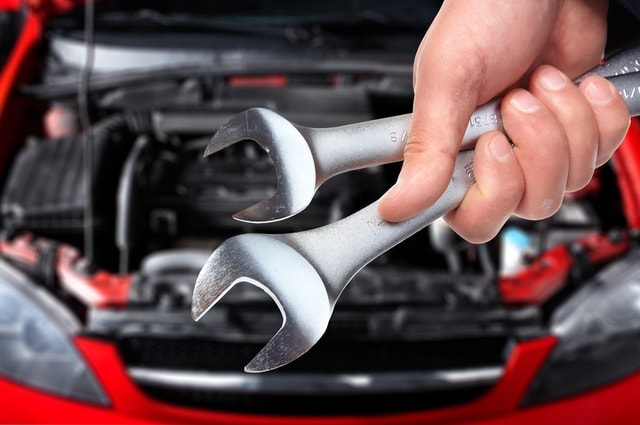 Flex Automotive technician at work